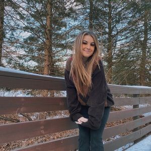 Meet your Posher, Elena